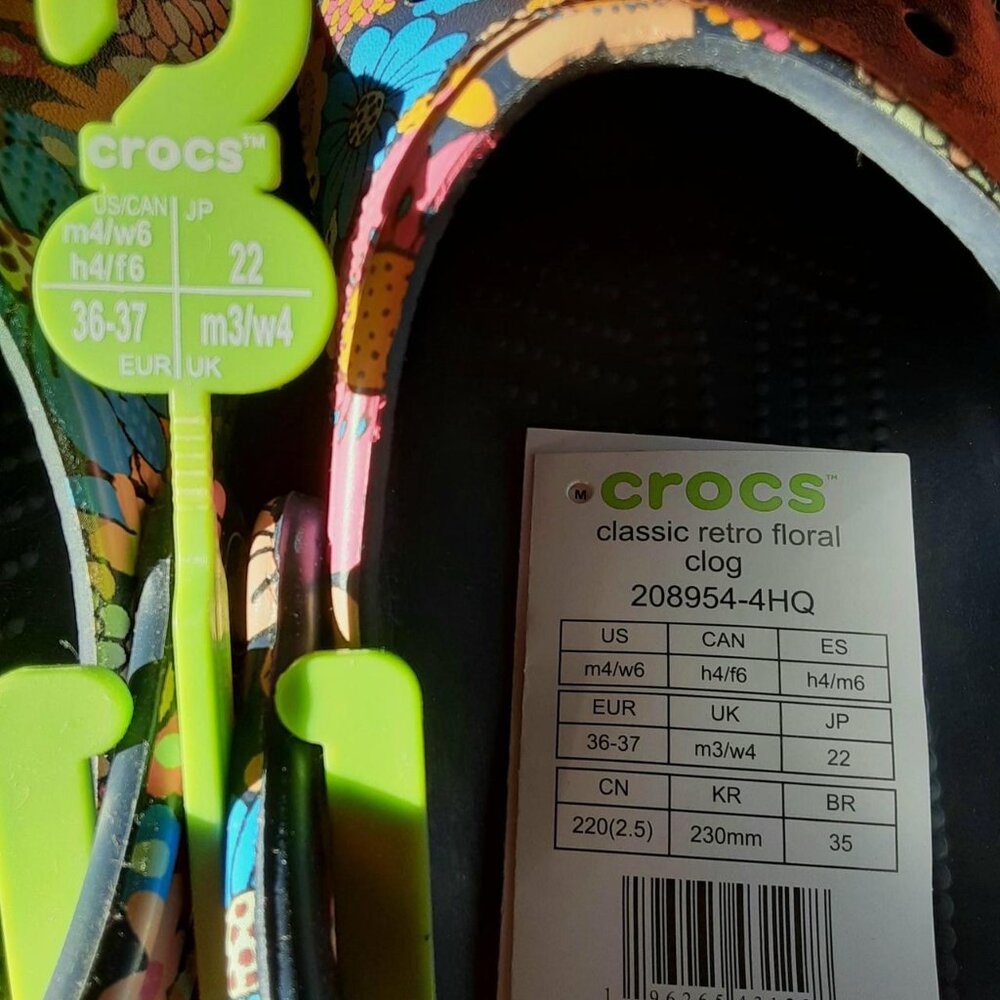 Brand New Women's Crocs Classic Retro Floral Clogs - Picture 4 of 4